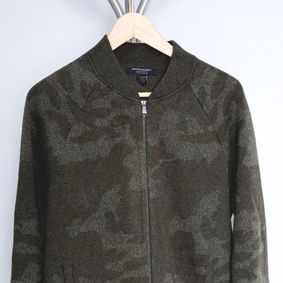 Banana Republic Sweater - Picture 1 of 5